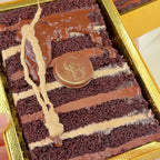 Kinder Bueno ShortStack in a decorative box made by GoldBites